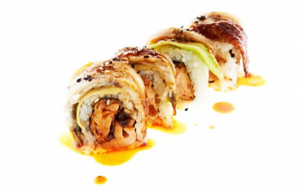 2Dragon-maki-–-pieczony-łosoś-zawijany-w-węgorza-i-awokado.jpg